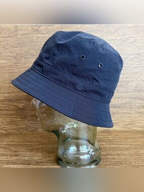 lululemon Black Water Repellent Fisherman‎ Boating Bucket Hat Size S/M 21”